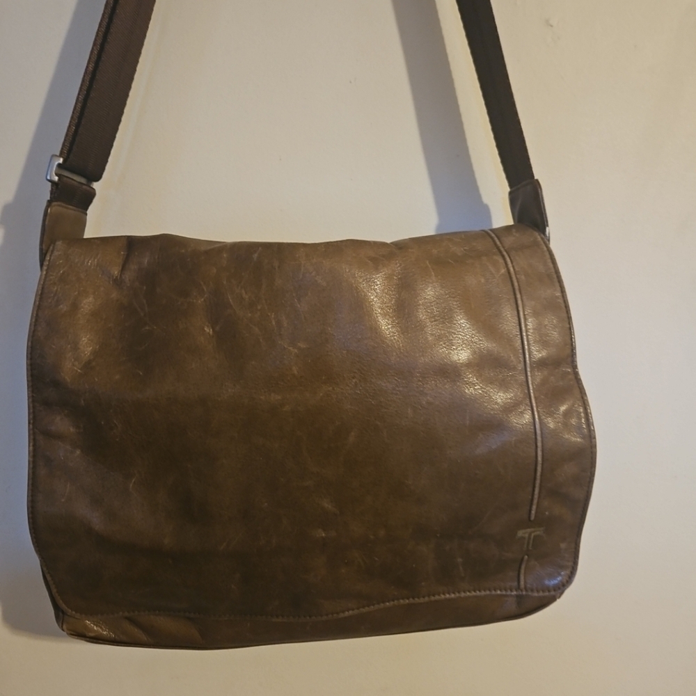 TUMI Shoulder Bag Messenger Bag Crossbody Brown Slim Flap Leather Unisex